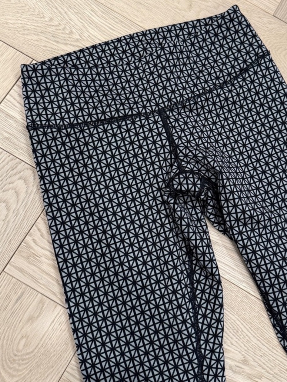 🍋Lululemon Wunder Under Tri Geo legging size 4 black and grey mint condition